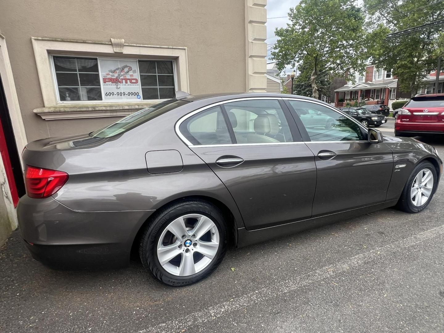 2012 GRAY /Tan Leather BMW 5-Series 528i xDrive (WBAXH5C58CD) with an 2.0L L4 DOHC 16V TURBO engine, 8-Speed Automatic transmission, located at 1018 Brunswick Ave, Trenton, NJ, 08638, (609) 989-0900, 40.240086, -74.748085 - Photo#6
