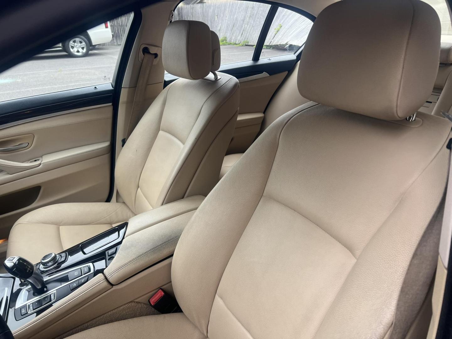 2012 GRAY /Tan Leather BMW 5-Series 528i xDrive (WBAXH5C58CD) with an 2.0L L4 DOHC 16V TURBO engine, 8-Speed Automatic transmission, located at 1018 Brunswick Ave, Trenton, NJ, 08638, (609) 989-0900, 40.240086, -74.748085 - Photo#10