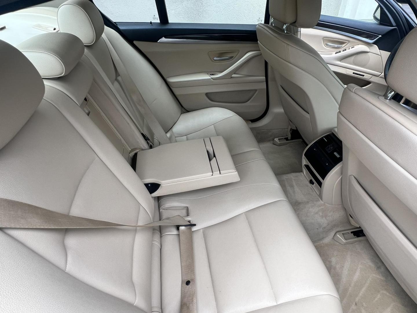 2012 GRAY /Tan Leather BMW 5-Series 528i xDrive (WBAXH5C58CD) with an 2.0L L4 DOHC 16V TURBO engine, 8-Speed Automatic transmission, located at 1018 Brunswick Ave, Trenton, NJ, 08638, (609) 989-0900, 40.240086, -74.748085 - Photo#20
