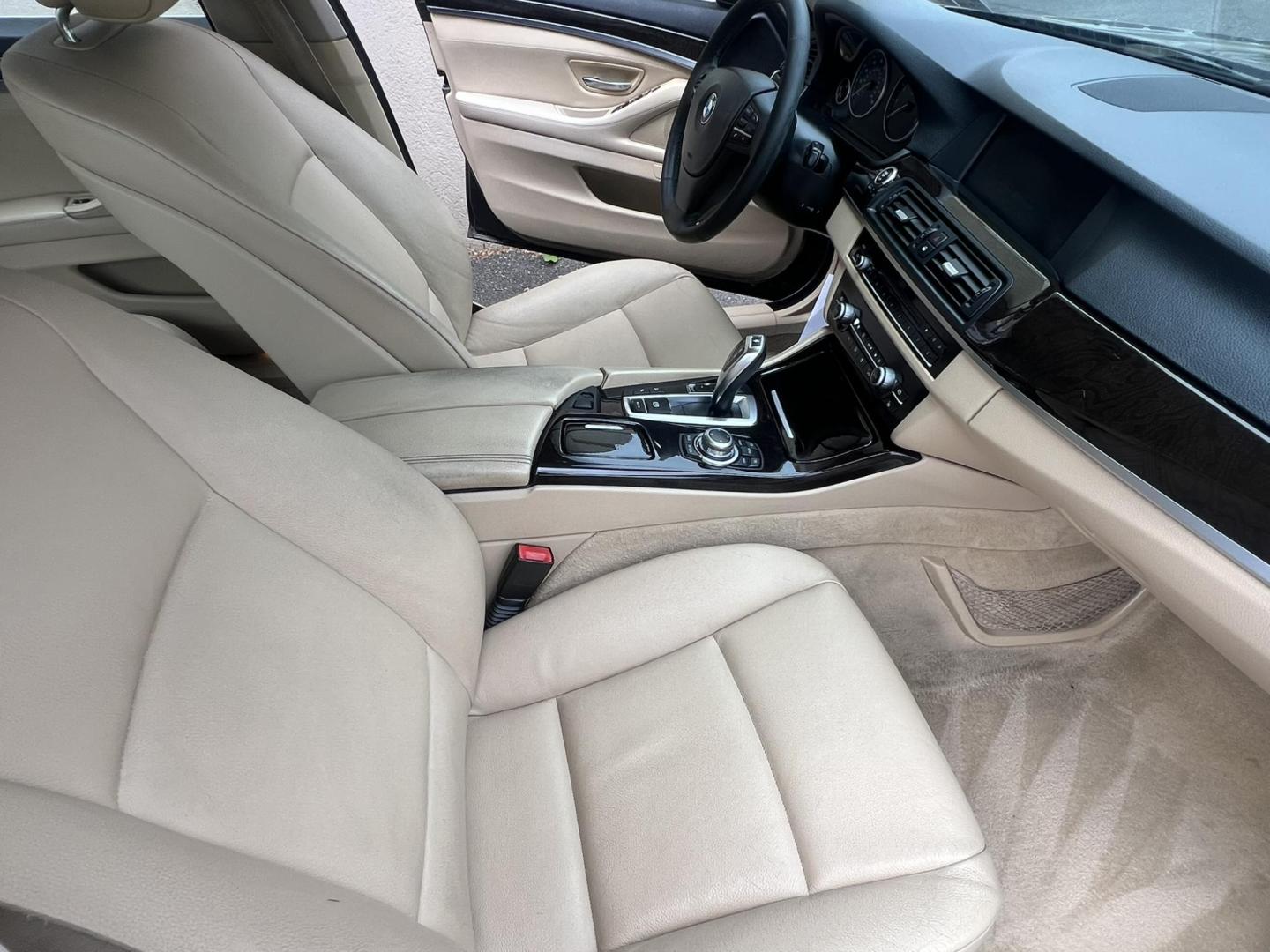 2012 GRAY /Tan Leather BMW 5-Series 528i xDrive (WBAXH5C58CD) with an 2.0L L4 DOHC 16V TURBO engine, 8-Speed Automatic transmission, located at 1018 Brunswick Ave, Trenton, NJ, 08638, (609) 989-0900, 40.240086, -74.748085 - Photo#21