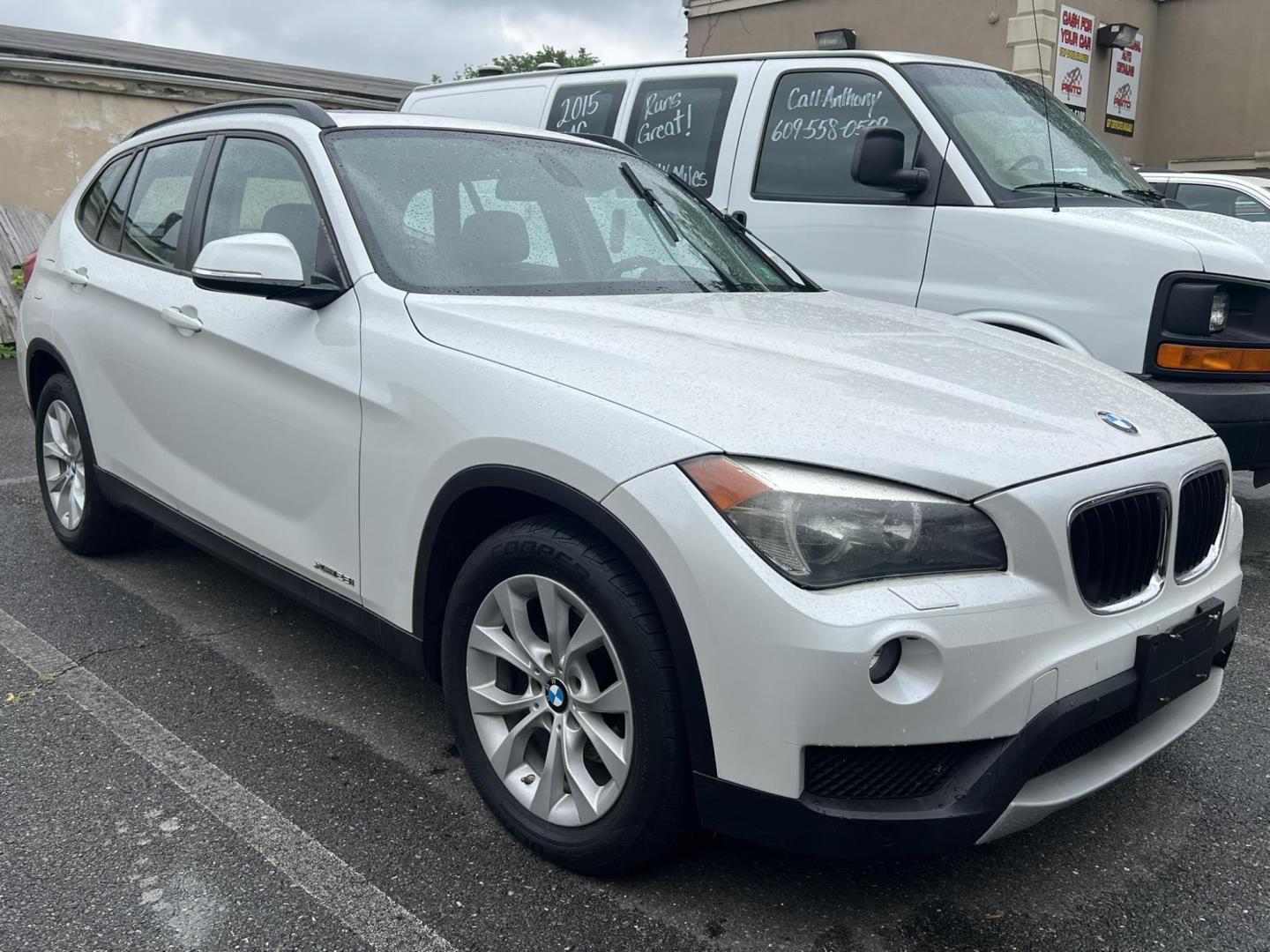 2014 White /Black Leather BMW X1 xDrive28i (WBAVL1C55EV) with an 2.0L L4 DOHC 16V engine, 8-Speed Automatic transmission, located at 1018 Brunswick Ave, Trenton, NJ, 08638, (609) 989-0900, 40.240086, -74.748085 - Photo#2