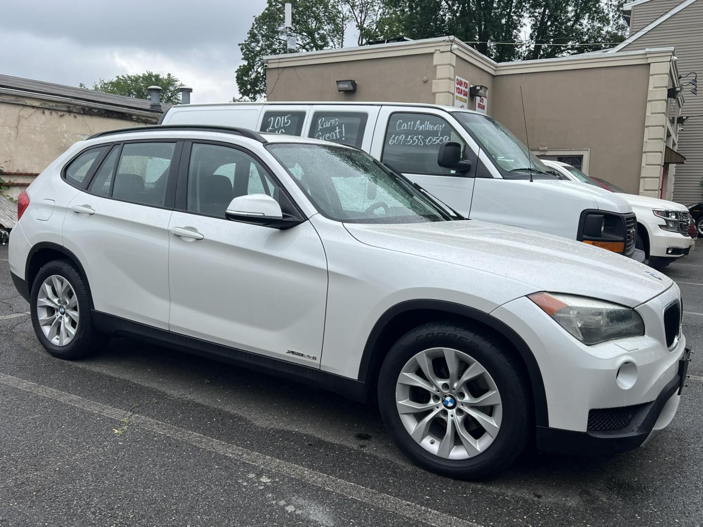 2014 White /Black Leather BMW X1 xDrive28i (WBAVL1C55EV) with an 2.0L L4 DOHC 16V engine, 8-Speed Automatic transmission, located at 1018 Brunswick Ave, Trenton, NJ, 08638, (609) 989-0900, 40.240086, -74.748085 - Photo#1