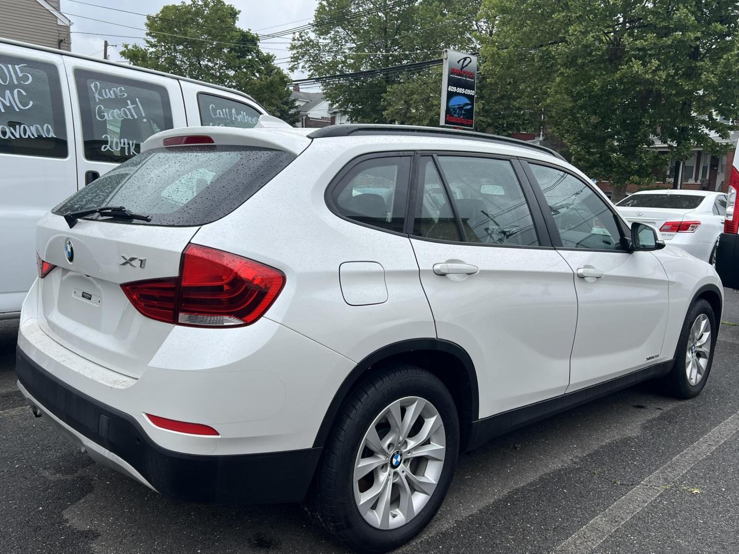 2014 White /Black Leather BMW X1 xDrive28i (WBAVL1C55EV) with an 2.0L L4 DOHC 16V engine, 8-Speed Automatic transmission, located at 1018 Brunswick Ave, Trenton, NJ, 08638, (609) 989-0900, 40.240086, -74.748085 - Photo#3