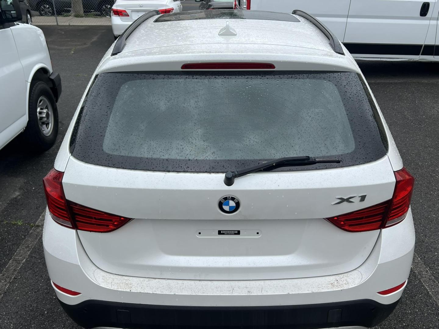 2014 White /Black Leather BMW X1 xDrive28i (WBAVL1C55EV) with an 2.0L L4 DOHC 16V engine, 8-Speed Automatic transmission, located at 1018 Brunswick Ave, Trenton, NJ, 08638, (609) 989-0900, 40.240086, -74.748085 - Photo#4
