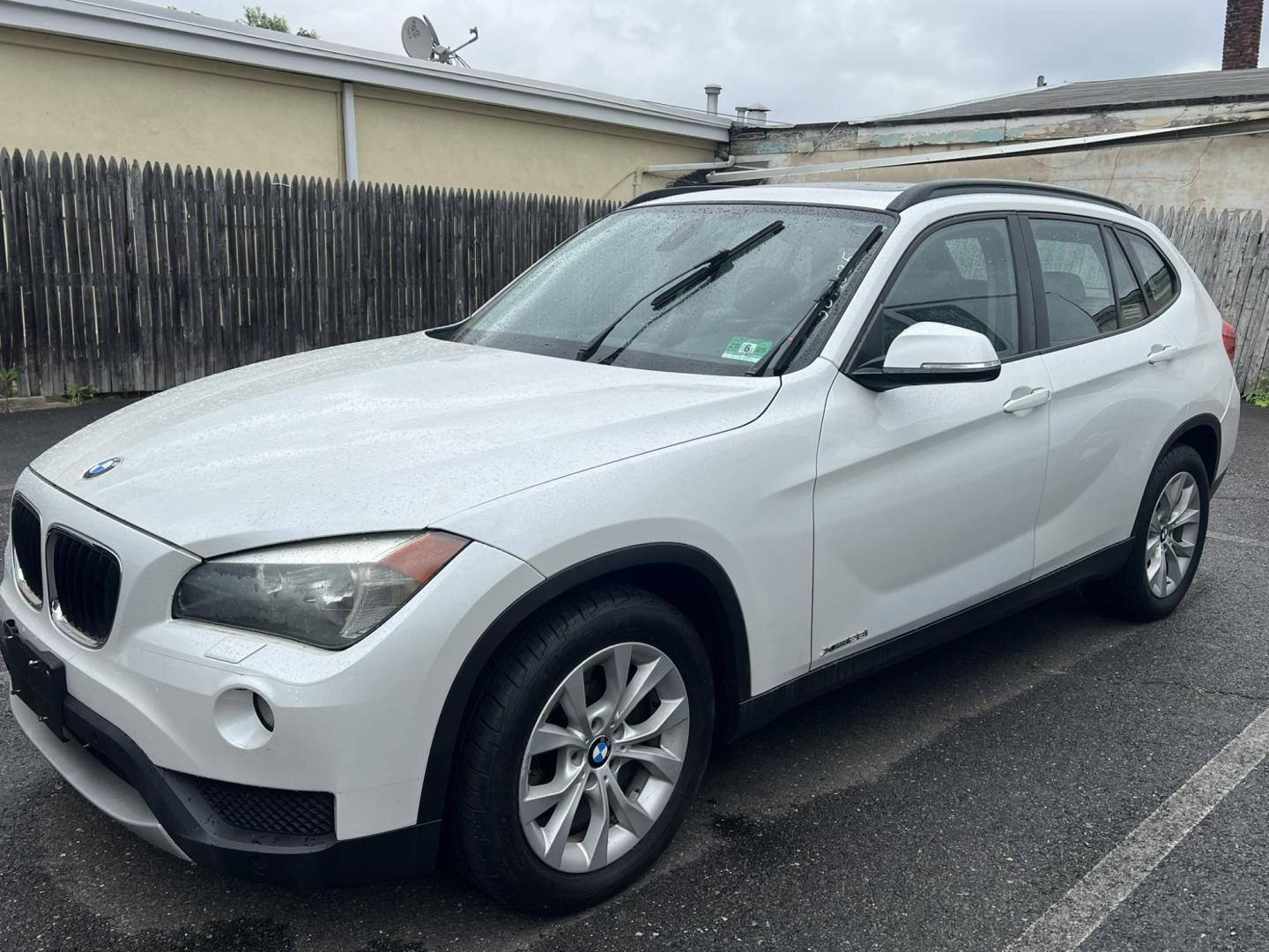 2014 White /Black Leather BMW X1 xDrive28i (WBAVL1C55EV) with an 2.0L L4 DOHC 16V engine, 8-Speed Automatic transmission, located at 1018 Brunswick Ave, Trenton, NJ, 08638, (609) 989-0900, 40.240086, -74.748085 - Photo#6