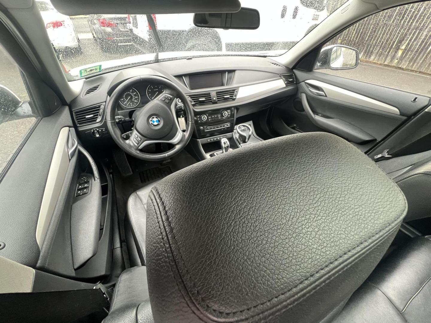 2014 White /Black Leather BMW X1 xDrive28i (WBAVL1C55EV) with an 2.0L L4 DOHC 16V engine, 8-Speed Automatic transmission, located at 1018 Brunswick Ave, Trenton, NJ, 08638, (609) 989-0900, 40.240086, -74.748085 - Photo#10