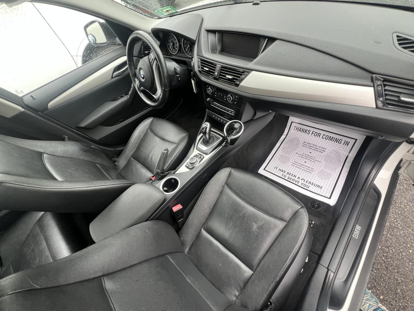 2014 White /Black Leather BMW X1 xDrive28i (WBAVL1C55EV) with an 2.0L L4 DOHC 16V engine, 8-Speed Automatic transmission, located at 1018 Brunswick Ave, Trenton, NJ, 08638, (609) 989-0900, 40.240086, -74.748085 - Photo#19