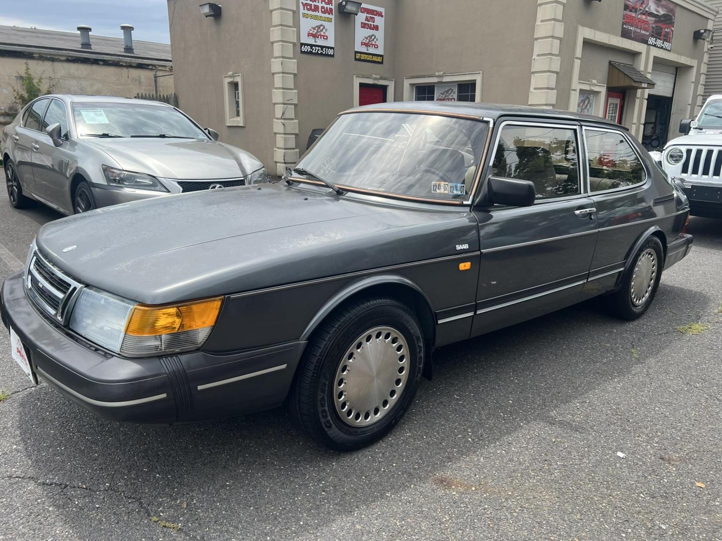 1989 GRAY /Gray Leather Saab 900 Hatchback (YS3AR36D4K3) with an 2.0L L4 DOHC 16V engine, 3-Speed Automatic transmission, located at 1018 Brunswick Ave, Trenton, NJ, 08638, (609) 989-0900, 40.240086, -74.748085 - Photo#2