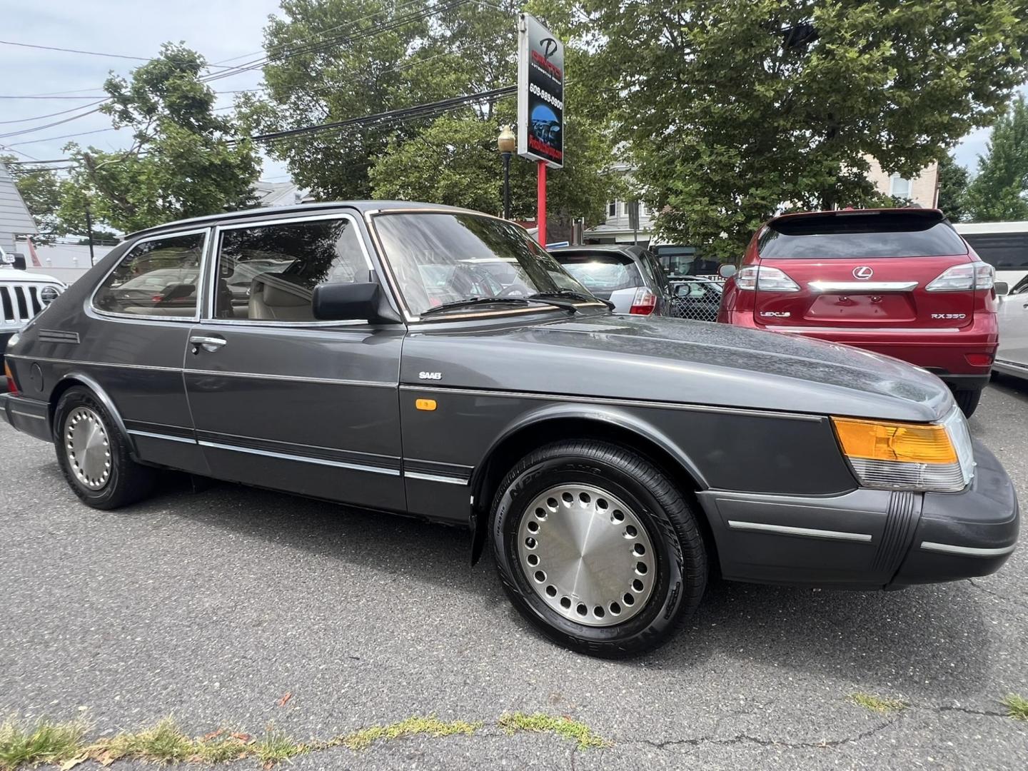 1989 GRAY /Gray Leather Saab 900 Hatchback (YS3AR36D4K3) with an 2.0L L4 DOHC 16V engine, 3-Speed Automatic transmission, located at 1018 Brunswick Ave, Trenton, NJ, 08638, (609) 989-0900, 40.240086, -74.748085 - Photo#7