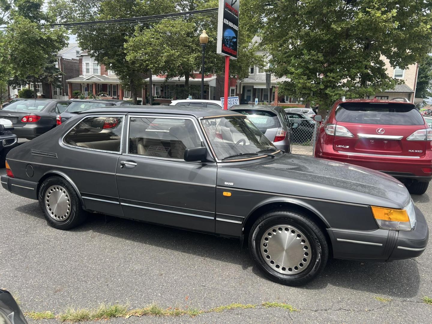 1989 GRAY /Gray Leather Saab 900 Hatchback (YS3AR36D4K3) with an 2.0L L4 DOHC 16V engine, 3-Speed Automatic transmission, located at 1018 Brunswick Ave, Trenton, NJ, 08638, (609) 989-0900, 40.240086, -74.748085 - Photo#8
