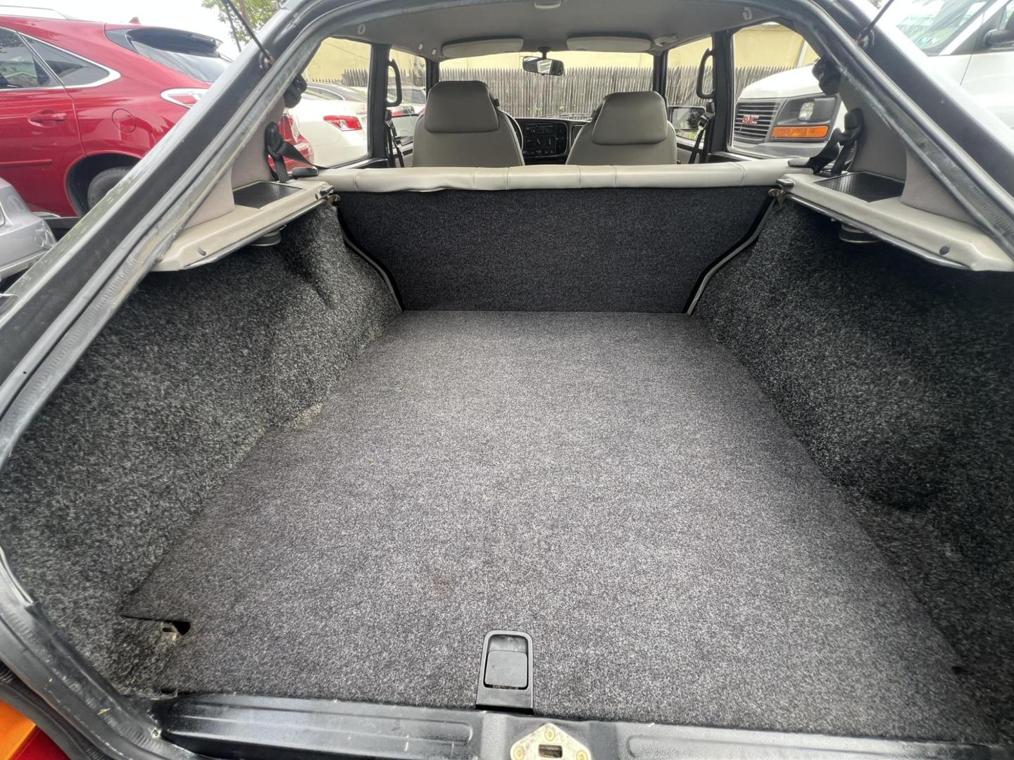 1989 GRAY /Gray Leather Saab 900 Hatchback (YS3AR36D4K3) with an 2.0L L4 DOHC 16V engine, 3-Speed Automatic transmission, located at 1018 Brunswick Ave, Trenton, NJ, 08638, (609) 989-0900, 40.240086, -74.748085 - Photo#9