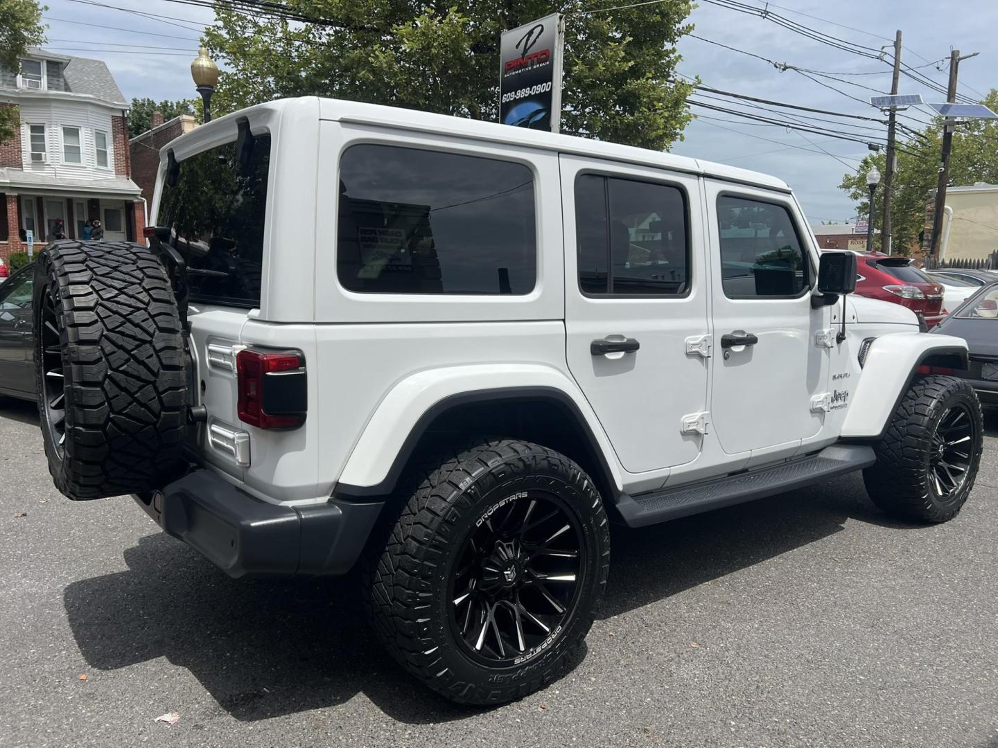 2018 White /Black Leather Jeep Wrangler Unlimited Sahara (1C4HJXENXJW) with an 2.0L L4 DOHC 16V TURBO engine, 6A transmission, located at 1018 Brunswick Ave, Trenton, NJ, 08638, (609) 989-0900, 40.240086, -74.748085 - Photo#5