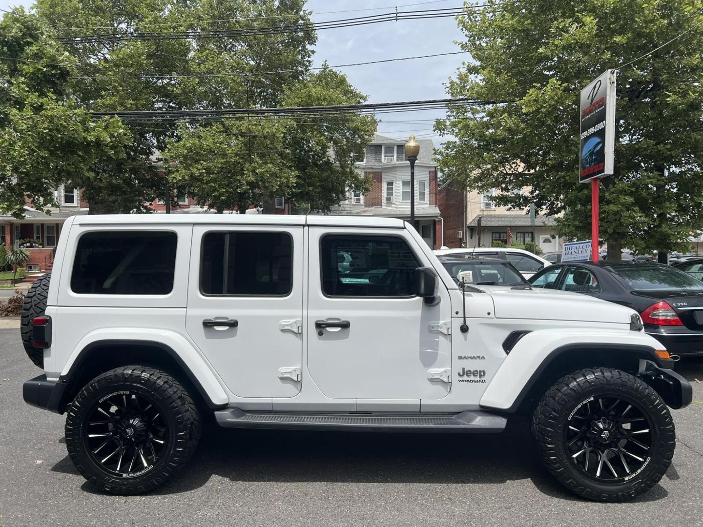 2018 White /Black Leather Jeep Wrangler Unlimited Sahara (1C4HJXENXJW) with an 2.0L L4 DOHC 16V TURBO engine, 6A transmission, located at 1018 Brunswick Ave, Trenton, NJ, 08638, (609) 989-0900, 40.240086, -74.748085 - Photo#1