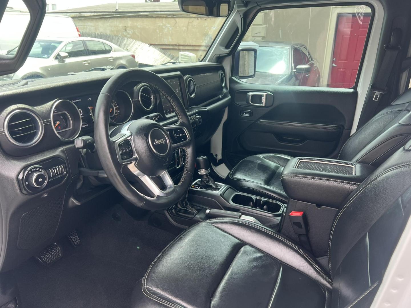 2018 White /Black Leather Jeep Wrangler Unlimited Sahara (1C4HJXENXJW) with an 2.0L L4 DOHC 16V TURBO engine, 6A transmission, located at 1018 Brunswick Ave, Trenton, NJ, 08638, (609) 989-0900, 40.240086, -74.748085 - Photo#10