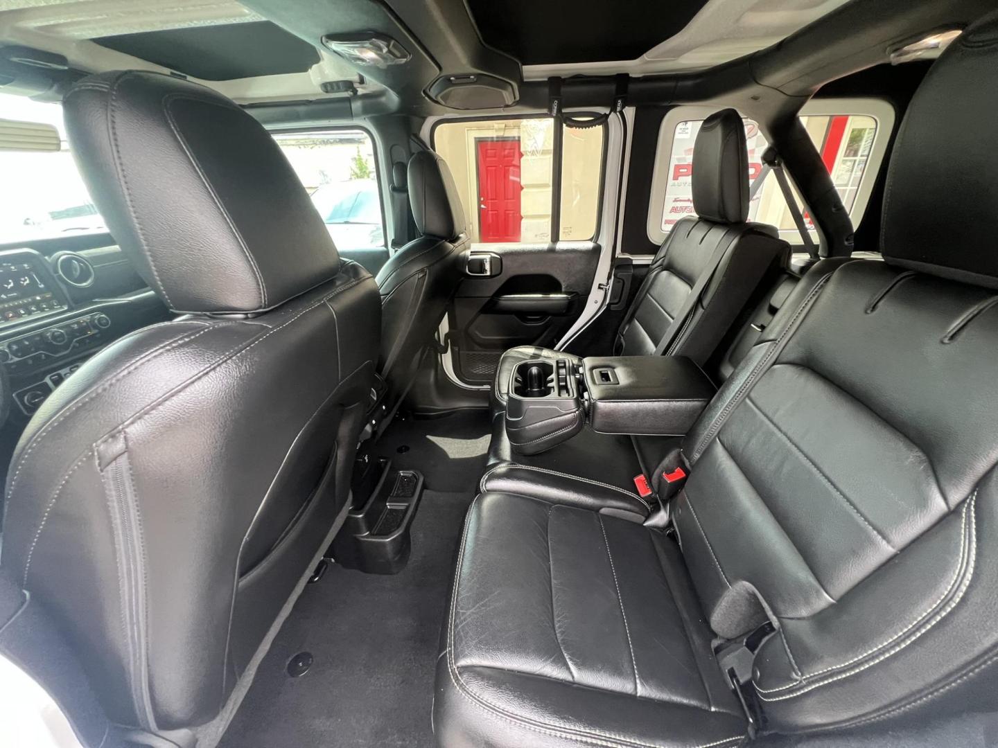 2018 White /Black Leather Jeep Wrangler Unlimited Sahara (1C4HJXENXJW) with an 2.0L L4 DOHC 16V TURBO engine, 6A transmission, located at 1018 Brunswick Ave, Trenton, NJ, 08638, (609) 989-0900, 40.240086, -74.748085 - Photo#16