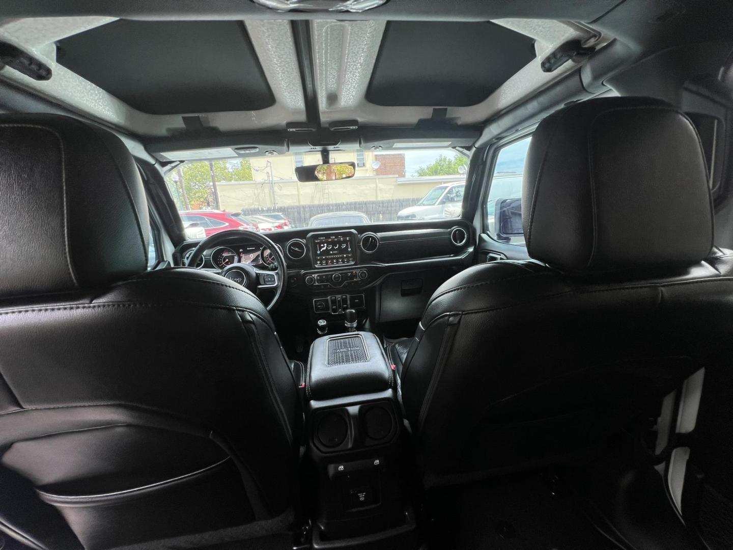 2018 White /Black Leather Jeep Wrangler Unlimited Sahara (1C4HJXENXJW) with an 2.0L L4 DOHC 16V TURBO engine, 6A transmission, located at 1018 Brunswick Ave, Trenton, NJ, 08638, (609) 989-0900, 40.240086, -74.748085 - Photo#18