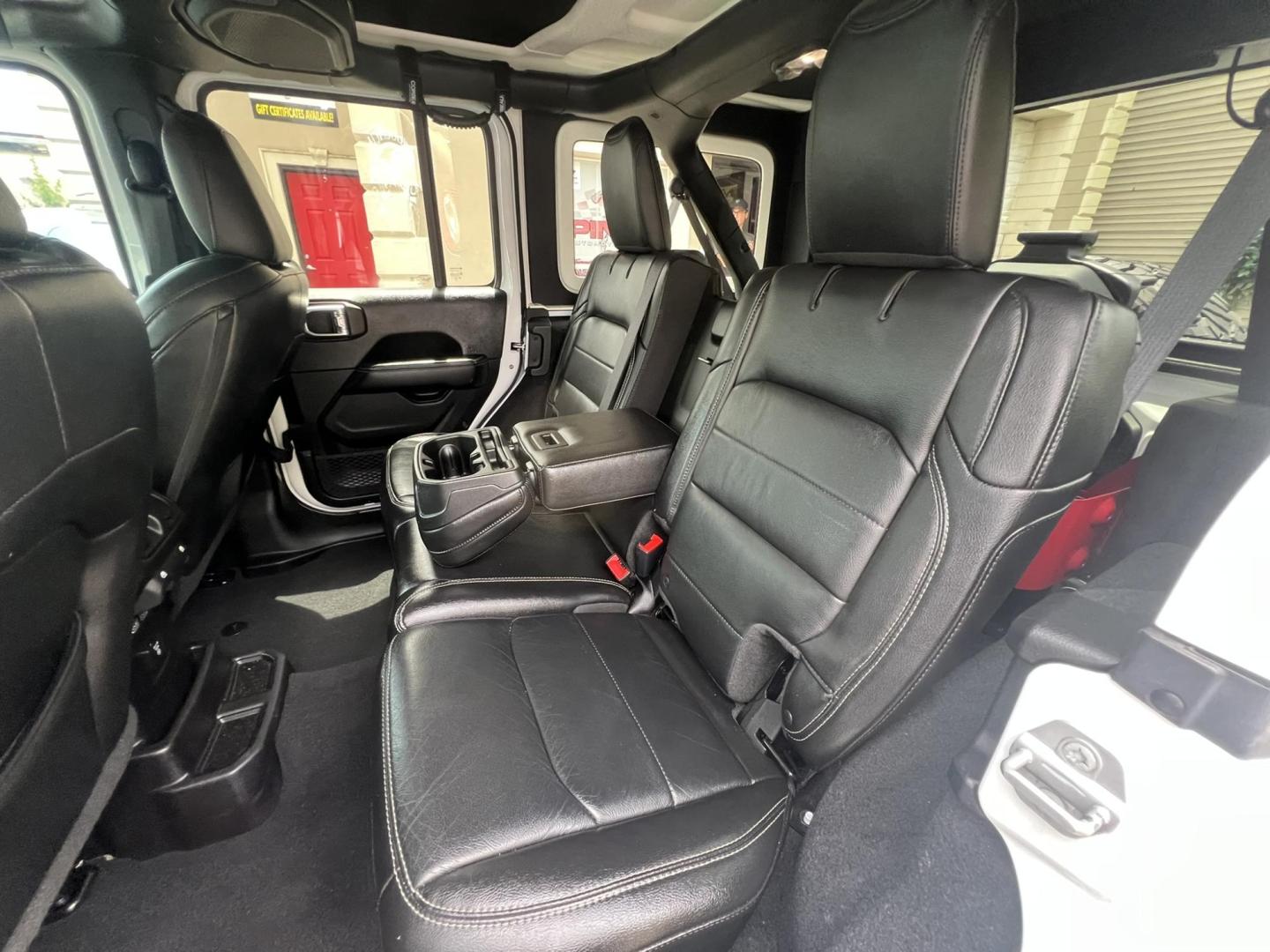 2018 White /Black Leather Jeep Wrangler Unlimited Sahara (1C4HJXENXJW) with an 2.0L L4 DOHC 16V TURBO engine, 6A transmission, located at 1018 Brunswick Ave, Trenton, NJ, 08638, (609) 989-0900, 40.240086, -74.748085 - Photo#20