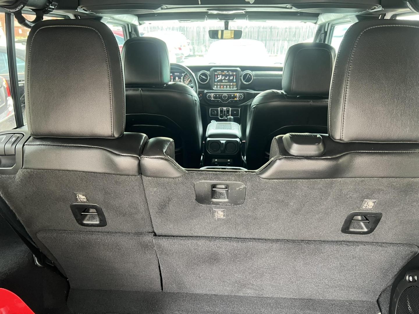 2018 White /Black Leather Jeep Wrangler Unlimited Sahara (1C4HJXENXJW) with an 2.0L L4 DOHC 16V TURBO engine, 6A transmission, located at 1018 Brunswick Ave, Trenton, NJ, 08638, (609) 989-0900, 40.240086, -74.748085 - Photo#22