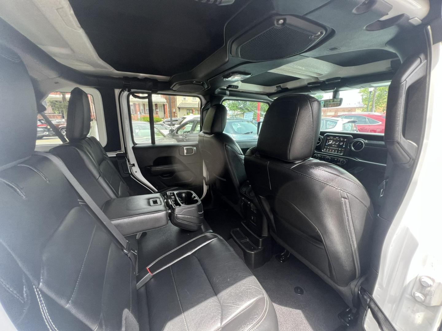 2018 White /Black Leather Jeep Wrangler Unlimited Sahara (1C4HJXENXJW) with an 2.0L L4 DOHC 16V TURBO engine, 6A transmission, located at 1018 Brunswick Ave, Trenton, NJ, 08638, (609) 989-0900, 40.240086, -74.748085 - Photo#23