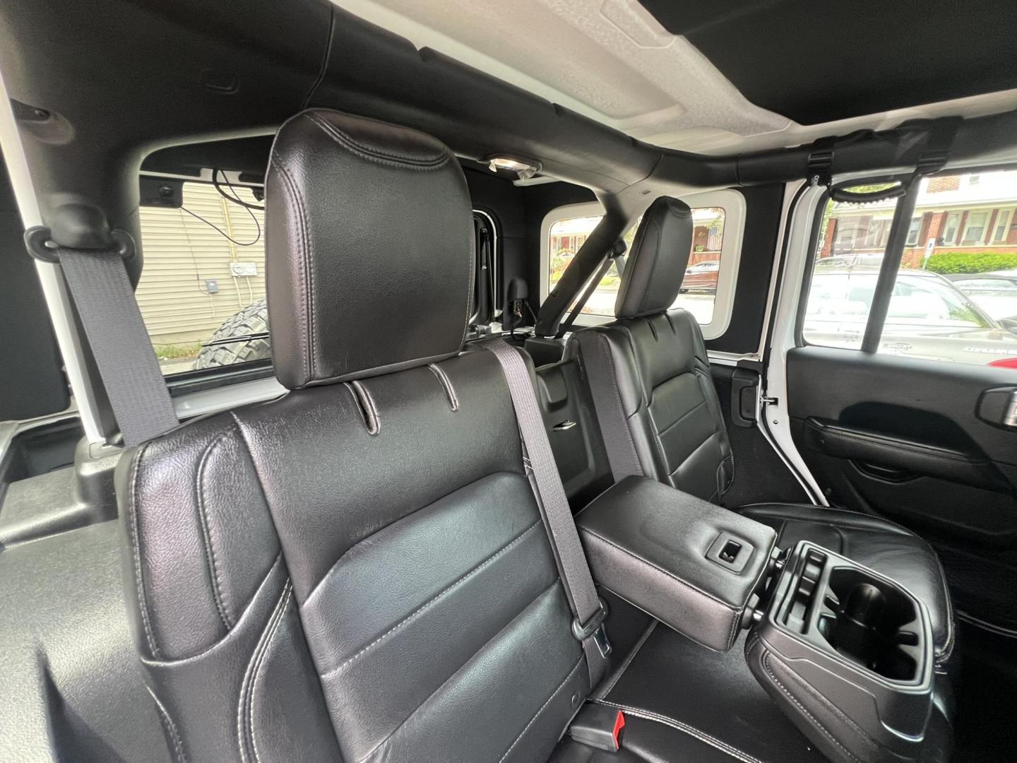 2018 White /Black Leather Jeep Wrangler Unlimited Sahara (1C4HJXENXJW) with an 2.0L L4 DOHC 16V TURBO engine, 6A transmission, located at 1018 Brunswick Ave, Trenton, NJ, 08638, (609) 989-0900, 40.240086, -74.748085 - Photo#24