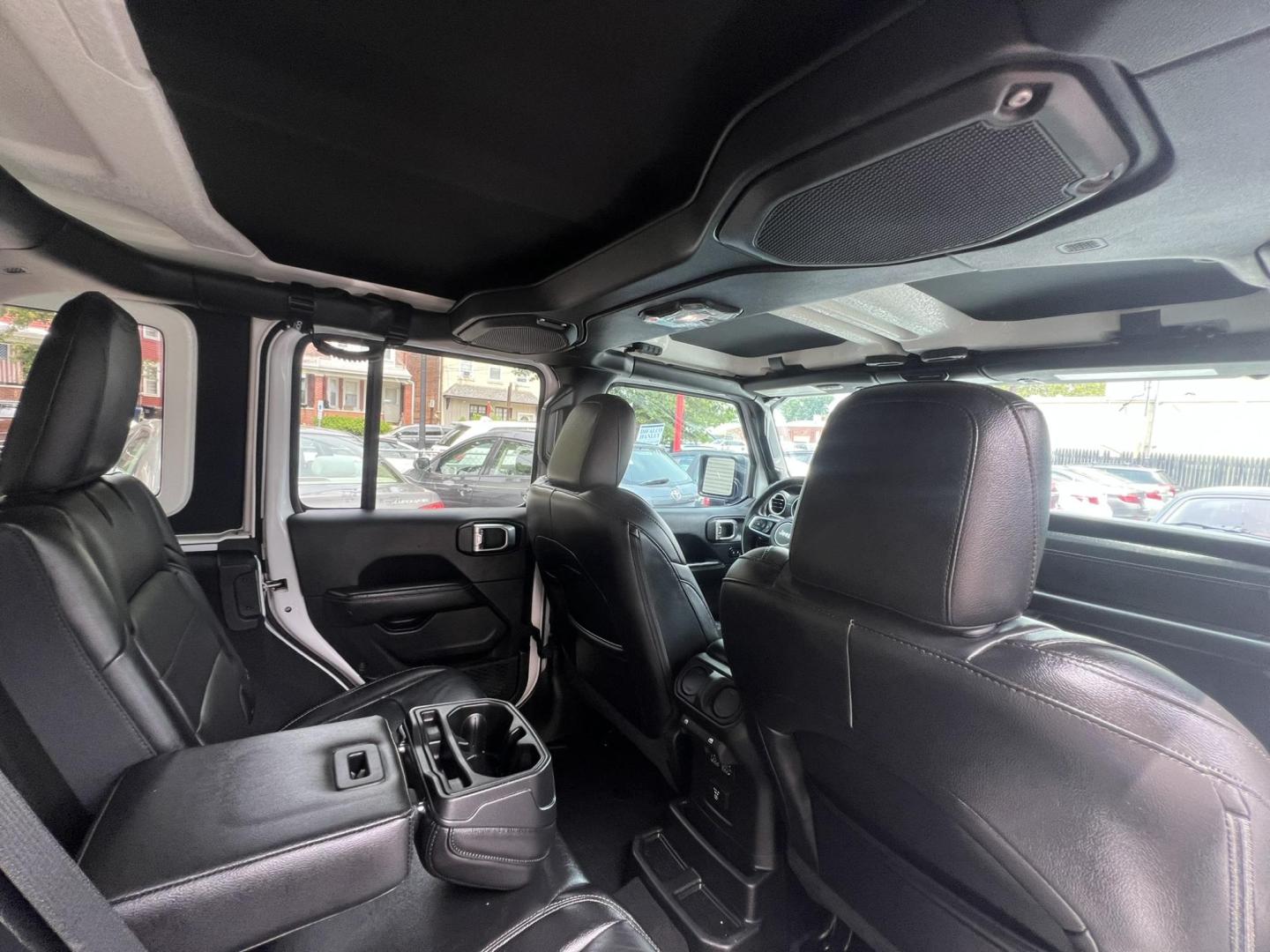 2018 White /Black Leather Jeep Wrangler Unlimited Sahara (1C4HJXENXJW) with an 2.0L L4 DOHC 16V TURBO engine, 6A transmission, located at 1018 Brunswick Ave, Trenton, NJ, 08638, (609) 989-0900, 40.240086, -74.748085 - Photo#26