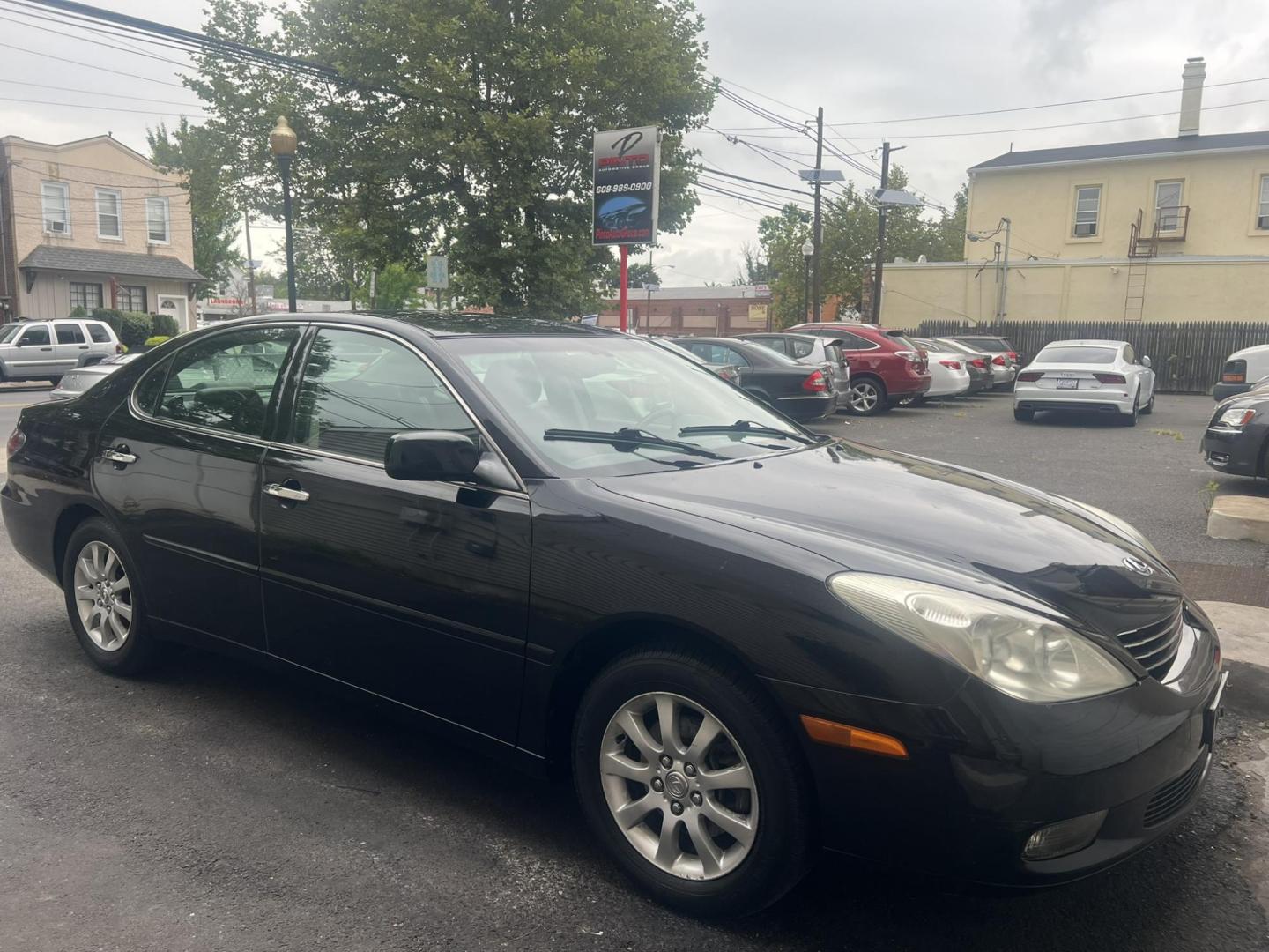 2002 BLACK /Black Leather Lexus ES 300 Sedan (JTHBF30G220) with an 3.0L V6 DOHC 24V engine, 5-Speed Automatic Overdrive transmission, located at 1018 Brunswick Ave, Trenton, NJ, 08638, (609) 989-0900, 40.240086, -74.748085 - Photo#2