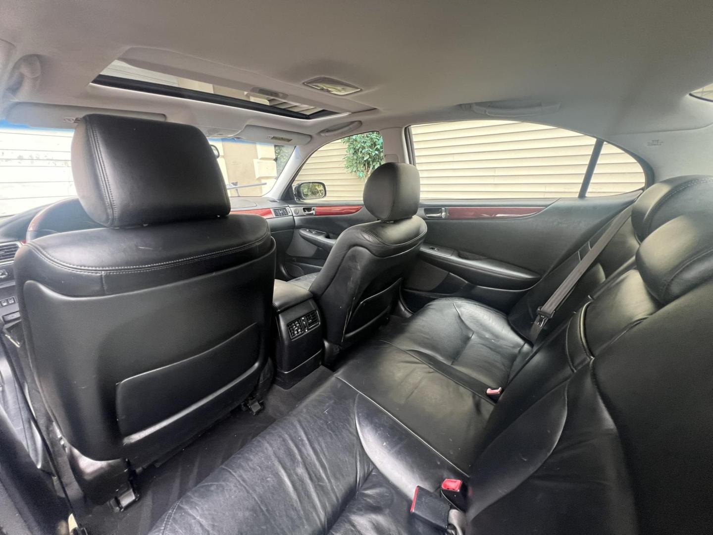 2002 BLACK /Black Leather Lexus ES 300 Sedan (JTHBF30G220) with an 3.0L V6 DOHC 24V engine, 5-Speed Automatic Overdrive transmission, located at 1018 Brunswick Ave, Trenton, NJ, 08638, (609) 989-0900, 40.240086, -74.748085 - Photo#7