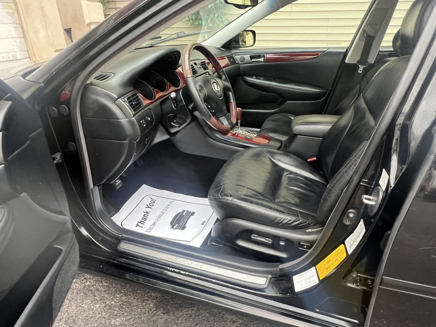2002 BLACK /Black Leather Lexus ES 300 Sedan (JTHBF30G220) with an 3.0L V6 DOHC 24V engine, 5-Speed Automatic Overdrive transmission, located at 1018 Brunswick Ave, Trenton, NJ, 08638, (609) 989-0900, 40.240086, -74.748085 - Photo#12