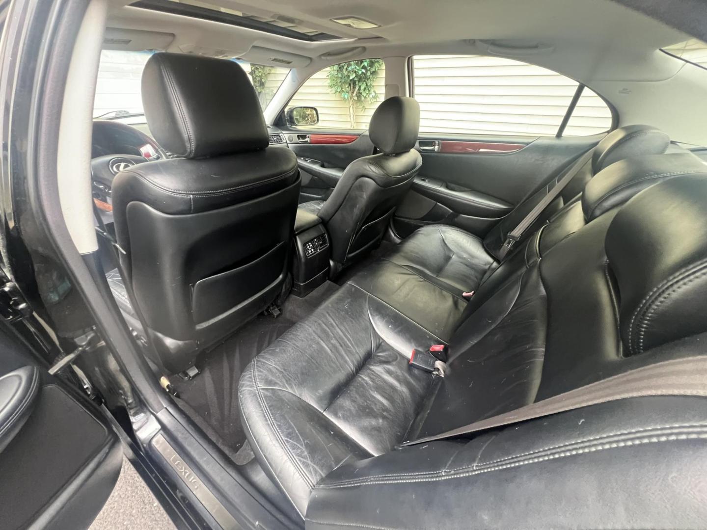 2002 BLACK /Black Leather Lexus ES 300 Sedan (JTHBF30G220) with an 3.0L V6 DOHC 24V engine, 5-Speed Automatic Overdrive transmission, located at 1018 Brunswick Ave, Trenton, NJ, 08638, (609) 989-0900, 40.240086, -74.748085 - Photo#15
