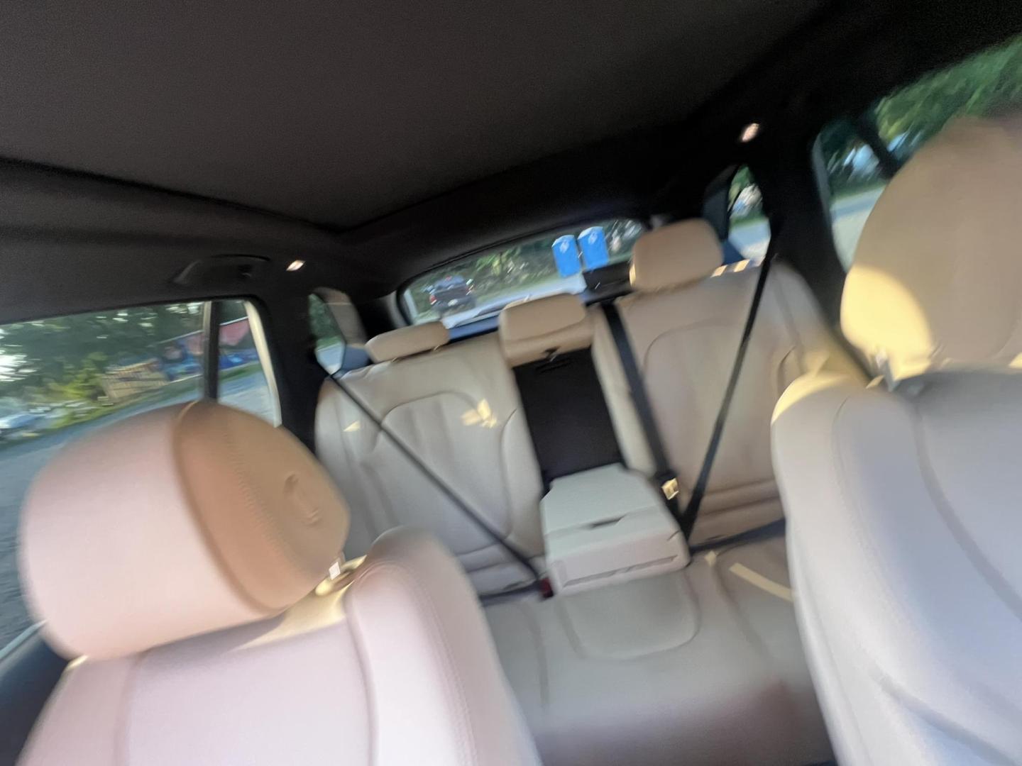 2022 White /beige BMW X5 xDrive40i (5UXCR6C04N9) with an 3.0L L6 DOHC 24V engine, 8A transmission, located at 1018 Brunswick Ave, Trenton, NJ, 08638, (609) 989-0900, 40.240086, -74.748085 - Photo#13
