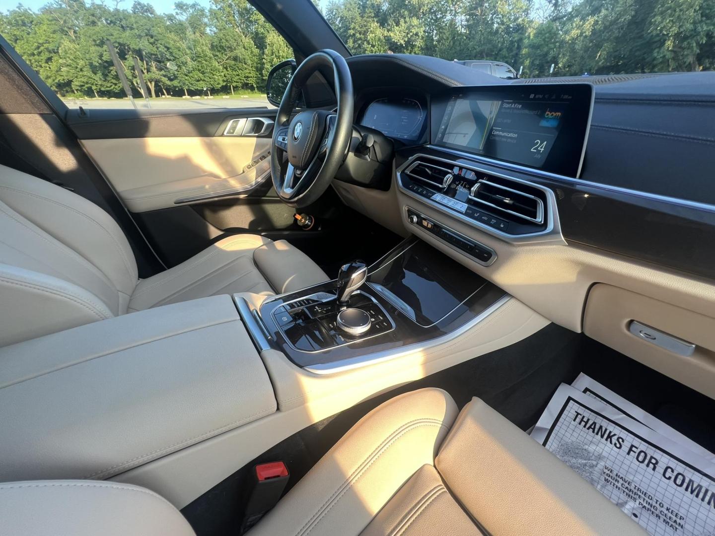 2022 White /beige BMW X5 xDrive40i (5UXCR6C04N9) with an 3.0L L6 DOHC 24V engine, 8A transmission, located at 1018 Brunswick Ave, Trenton, NJ, 08638, (609) 989-0900, 40.240086, -74.748085 - Photo#12