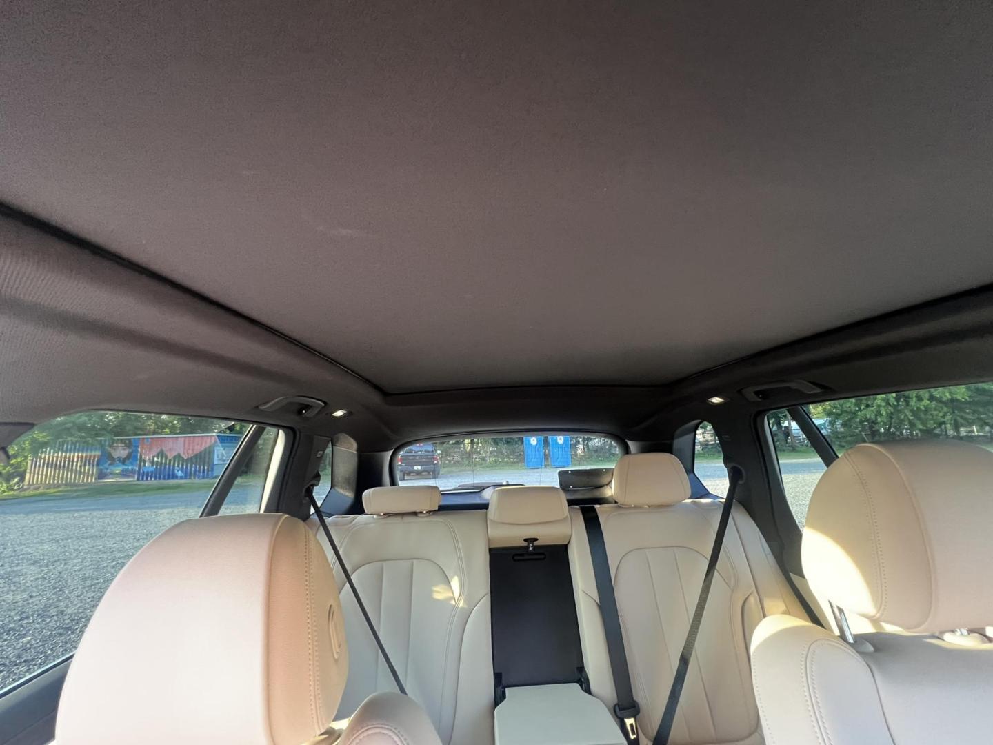 2022 White /beige BMW X5 xDrive40i (5UXCR6C04N9) with an 3.0L L6 DOHC 24V engine, 8A transmission, located at 1018 Brunswick Ave, Trenton, NJ, 08638, (609) 989-0900, 40.240086, -74.748085 - Photo#14