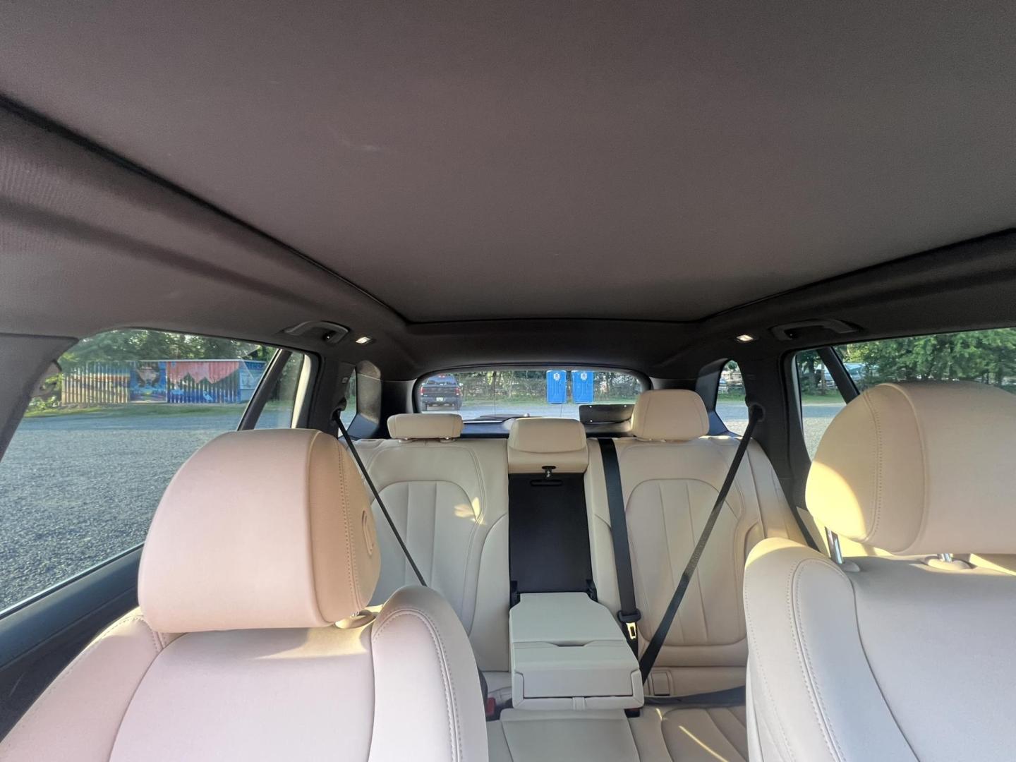 2022 White /beige BMW X5 xDrive40i (5UXCR6C04N9) with an 3.0L L6 DOHC 24V engine, 8A transmission, located at 1018 Brunswick Ave, Trenton, NJ, 08638, (609) 989-0900, 40.240086, -74.748085 - Photo#15