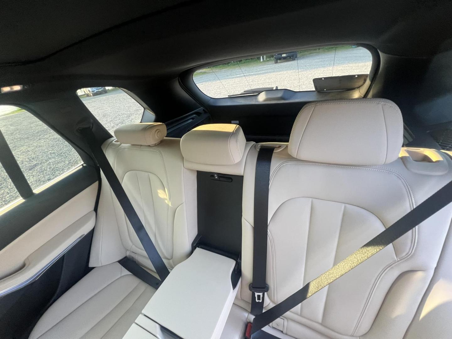 2022 White /beige BMW X5 xDrive40i (5UXCR6C04N9) with an 3.0L L6 DOHC 24V engine, 8A transmission, located at 1018 Brunswick Ave, Trenton, NJ, 08638, (609) 989-0900, 40.240086, -74.748085 - Photo#22
