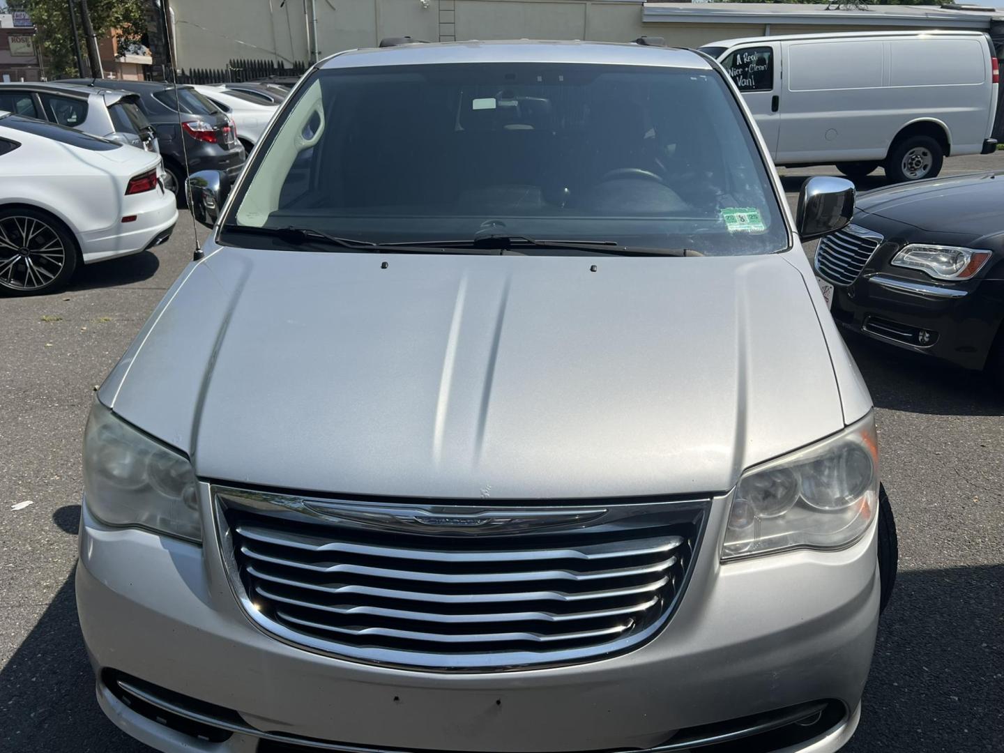 2012 GRAY /Black Leather Chrysler Town & Country Touring-L (2C4RC1CG5CR) with an 3.6L V6 DOHC 24V engine, 6-Speed Automatic transmission, located at 1018 Brunswick Ave, Trenton, NJ, 08638, (609) 989-0900, 40.240086, -74.748085 - Photo#7