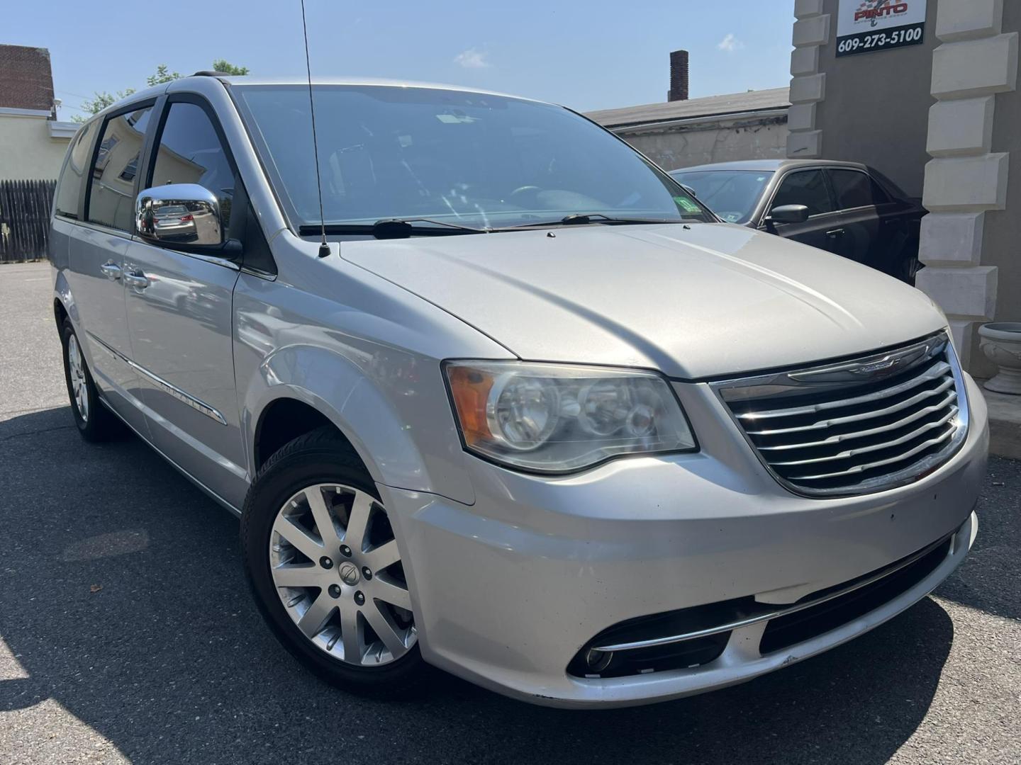 2012 GRAY /Black Leather Chrysler Town & Country Touring-L (2C4RC1CG5CR) with an 3.6L V6 DOHC 24V engine, 6-Speed Automatic transmission, located at 1018 Brunswick Ave, Trenton, NJ, 08638, (609) 989-0900, 40.240086, -74.748085 - Photo#3