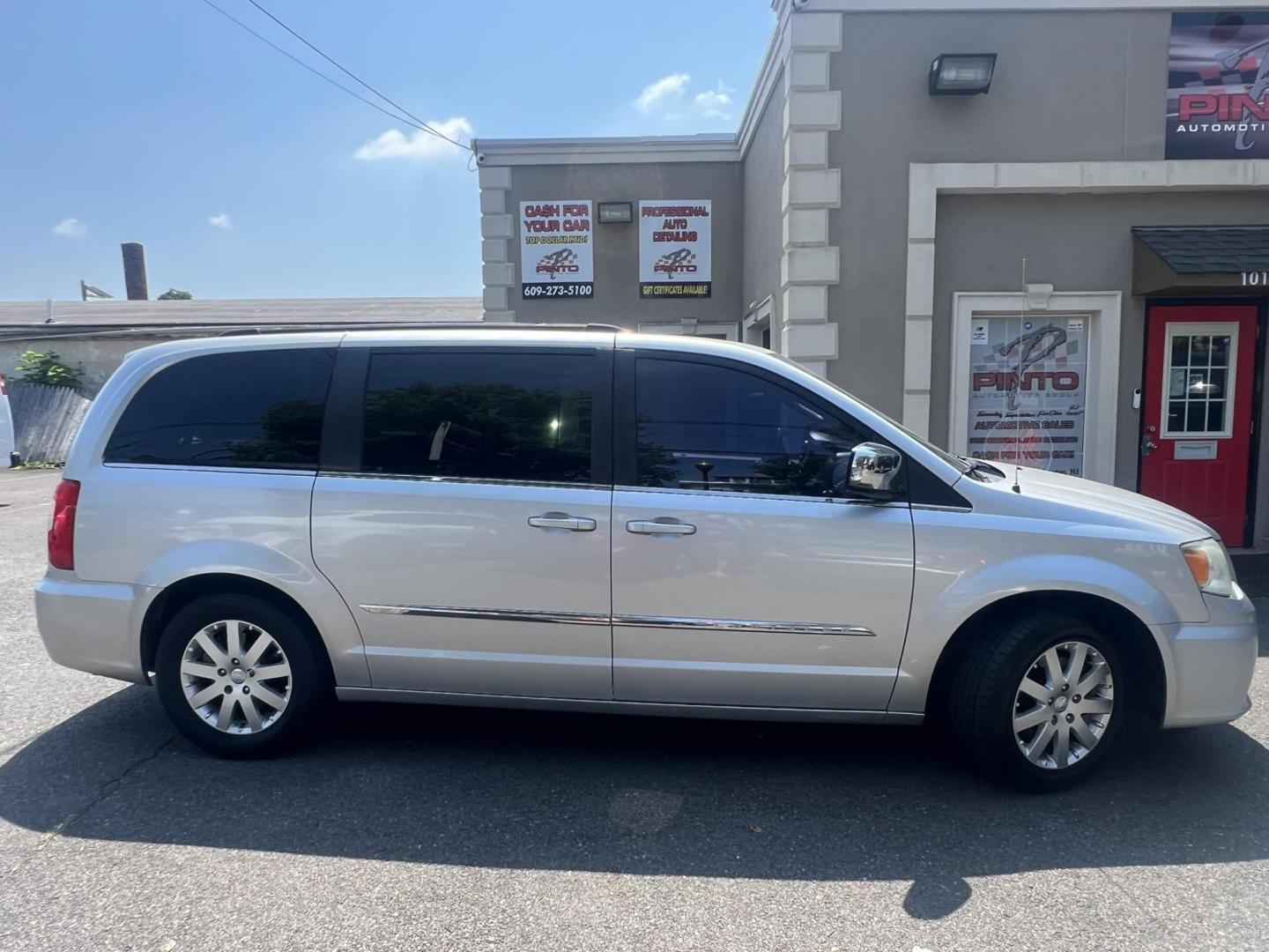 2012 GRAY /Black Leather Chrysler Town & Country Touring-L (2C4RC1CG5CR) with an 3.6L V6 DOHC 24V engine, 6-Speed Automatic transmission, located at 1018 Brunswick Ave, Trenton, NJ, 08638, (609) 989-0900, 40.240086, -74.748085 - Photo#8