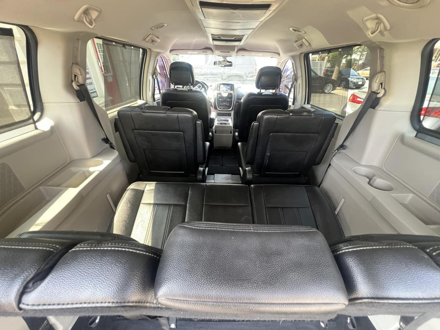 2012 GRAY /Black Leather Chrysler Town & Country Touring-L (2C4RC1CG5CR) with an 3.6L V6 DOHC 24V engine, 6-Speed Automatic transmission, located at 1018 Brunswick Ave, Trenton, NJ, 08638, (609) 989-0900, 40.240086, -74.748085 - Photo#9
