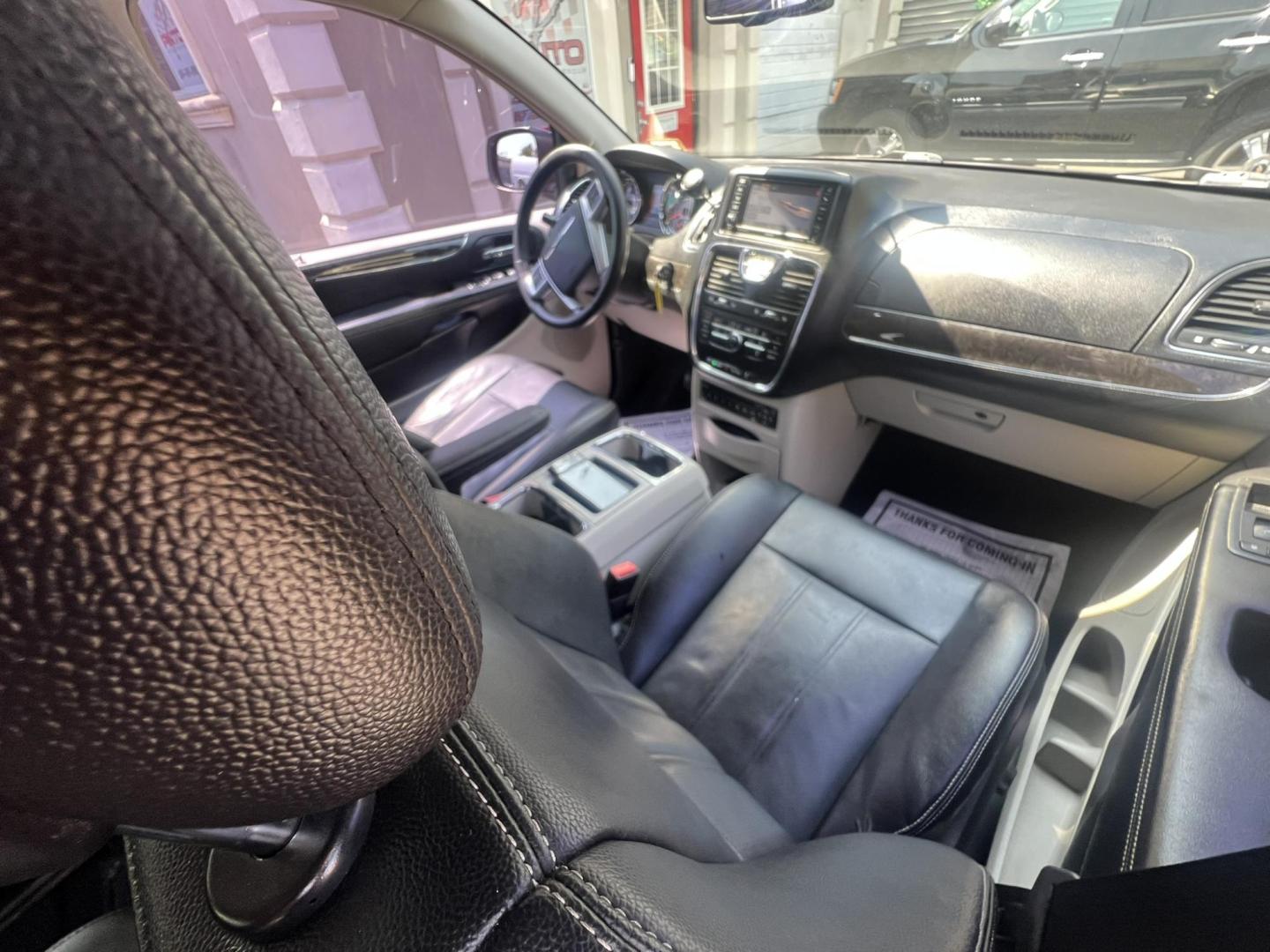 2012 GRAY /Black Leather Chrysler Town & Country Touring-L (2C4RC1CG5CR) with an 3.6L V6 DOHC 24V engine, 6-Speed Automatic transmission, located at 1018 Brunswick Ave, Trenton, NJ, 08638, (609) 989-0900, 40.240086, -74.748085 - Photo#14
