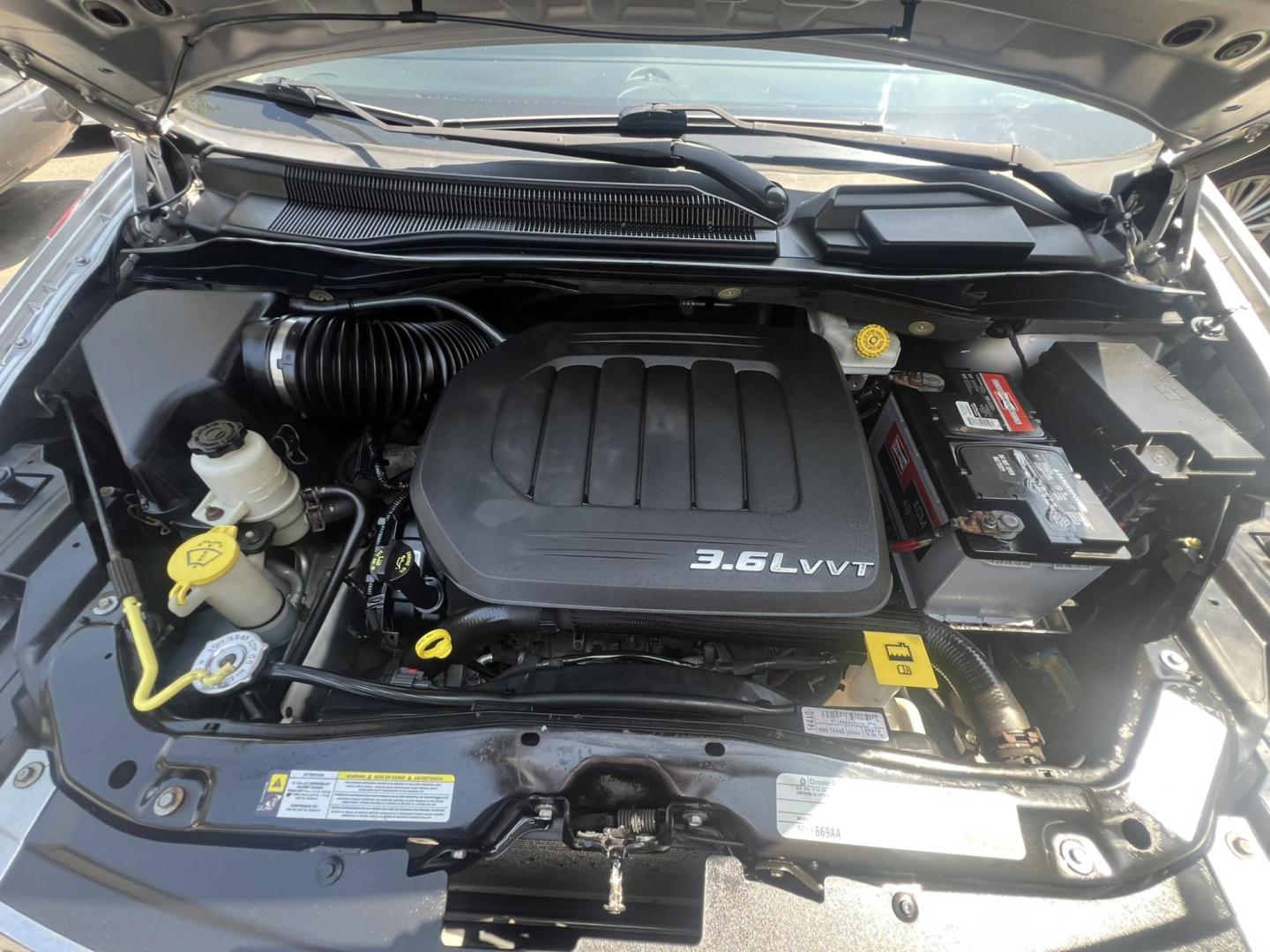 2012 GRAY /Black Leather Chrysler Town & Country Touring-L (2C4RC1CG5CR) with an 3.6L V6 DOHC 24V engine, 6-Speed Automatic transmission, located at 1018 Brunswick Ave, Trenton, NJ, 08638, (609) 989-0900, 40.240086, -74.748085 - Photo#17