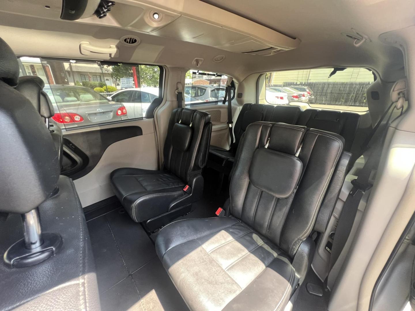 2012 GRAY /Black Leather Chrysler Town & Country Touring-L (2C4RC1CG5CR) with an 3.6L V6 DOHC 24V engine, 6-Speed Automatic transmission, located at 1018 Brunswick Ave, Trenton, NJ, 08638, (609) 989-0900, 40.240086, -74.748085 - Photo#23