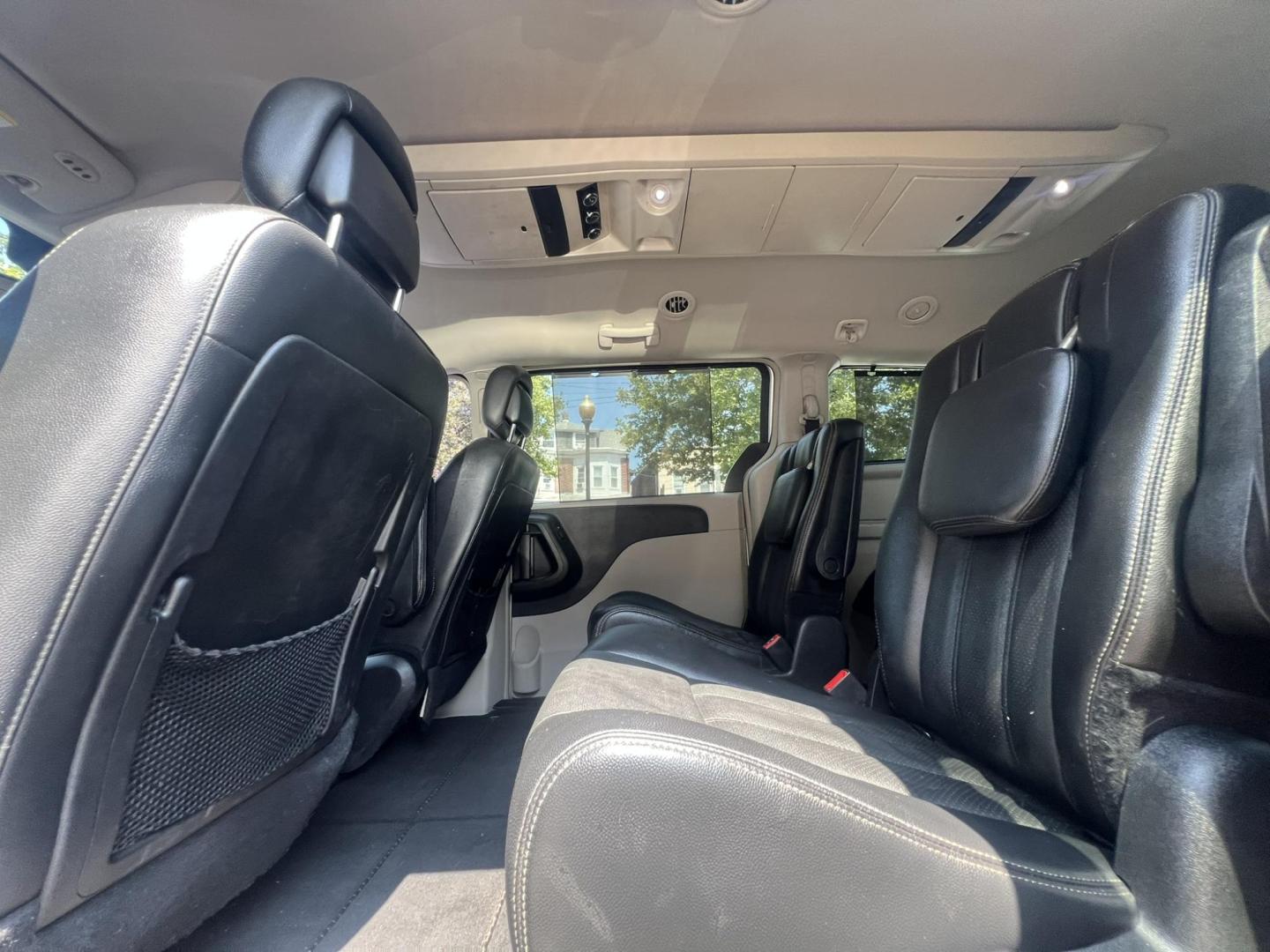 2012 GRAY /Black Leather Chrysler Town & Country Touring-L (2C4RC1CG5CR) with an 3.6L V6 DOHC 24V engine, 6-Speed Automatic transmission, located at 1018 Brunswick Ave, Trenton, NJ, 08638, (609) 989-0900, 40.240086, -74.748085 - Photo#24