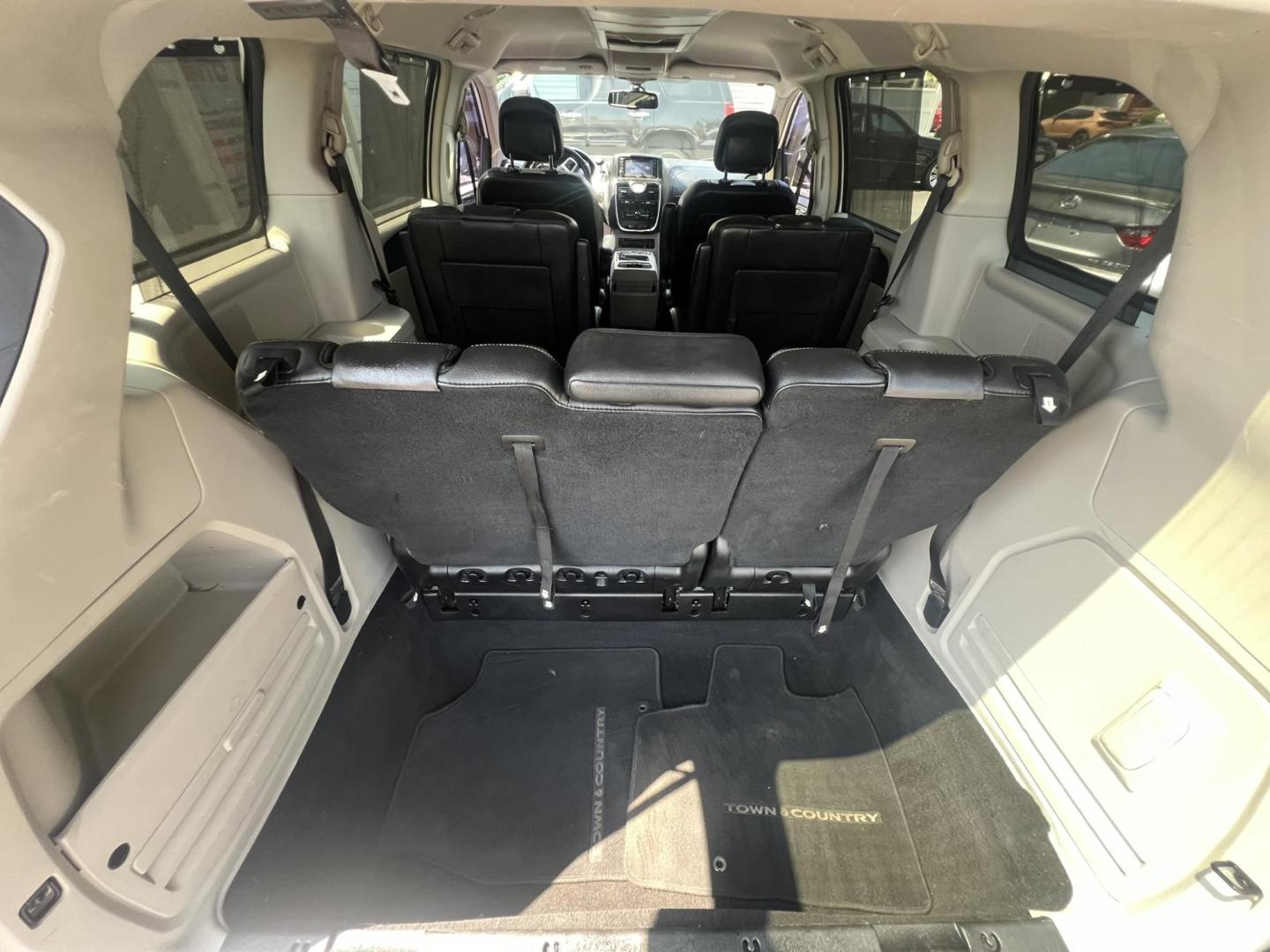 2012 GRAY /Black Leather Chrysler Town & Country Touring-L (2C4RC1CG5CR) with an 3.6L V6 DOHC 24V engine, 6-Speed Automatic transmission, located at 1018 Brunswick Ave, Trenton, NJ, 08638, (609) 989-0900, 40.240086, -74.748085 - Photo#25