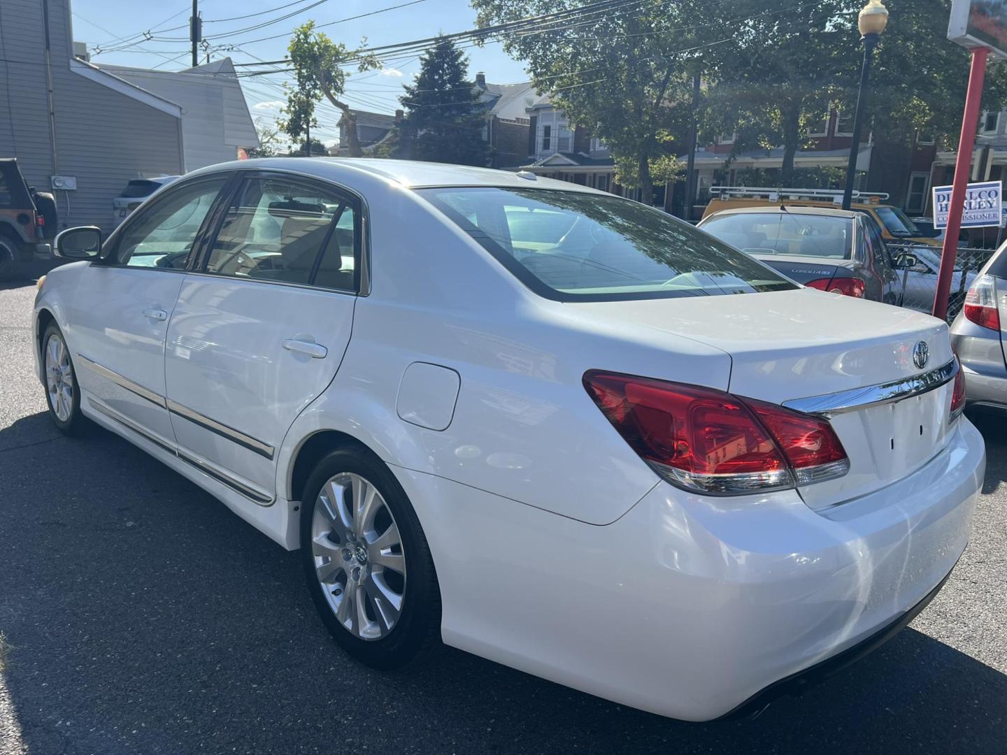 2011 White Toyota Avalon Base (4T1BK3DB2BU) with an 3.5L V6 DOHC 24V engine, 6-Speed Automatic transmission, located at 1018 Brunswick Ave, Trenton, NJ, 08638, (609) 989-0900, 40.240086, -74.748085 - Photo#2
