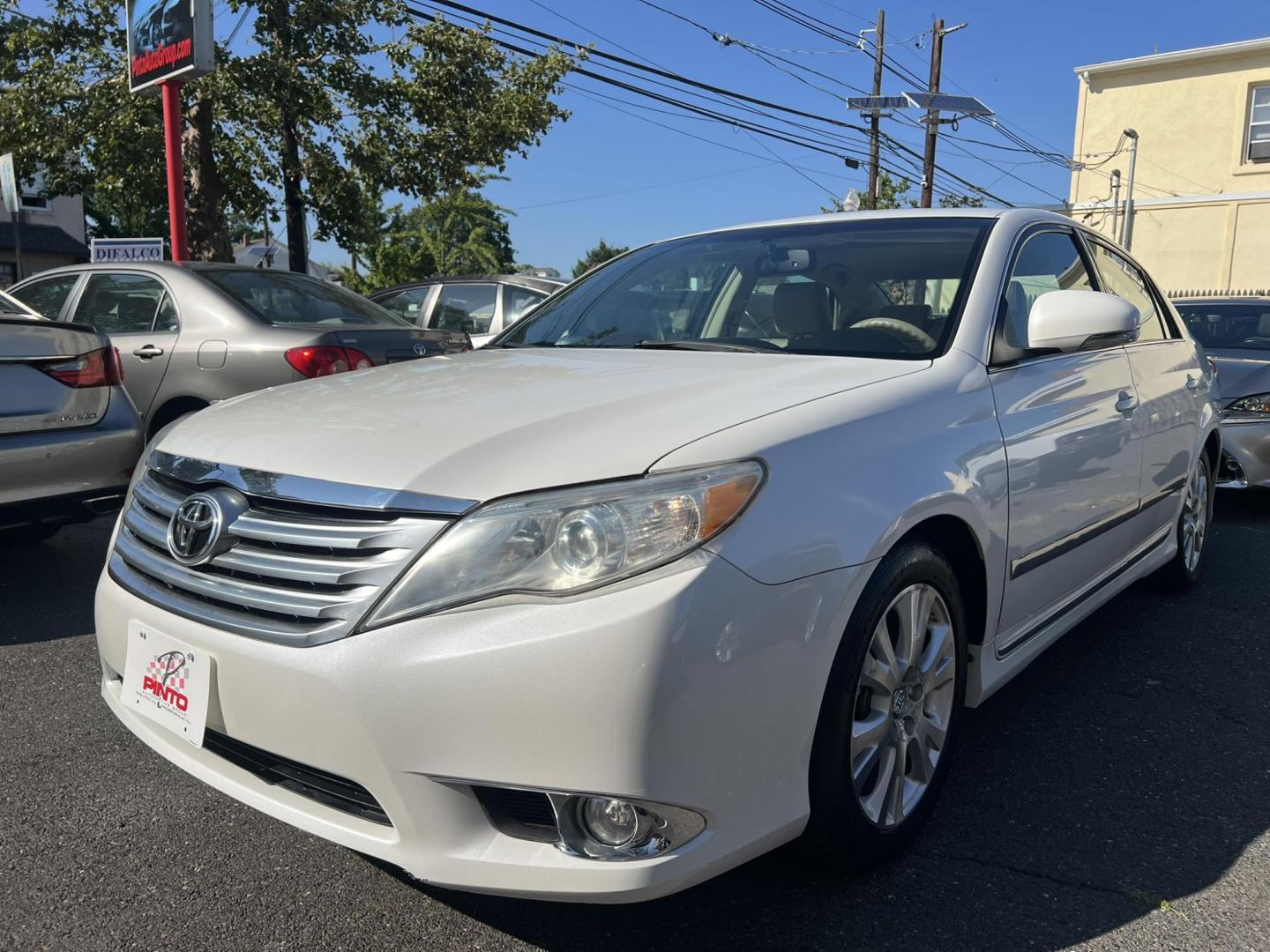 2011 White Toyota Avalon Base (4T1BK3DB2BU) with an 3.5L V6 DOHC 24V engine, 6-Speed Automatic transmission, located at 1018 Brunswick Ave, Trenton, NJ, 08638, (609) 989-0900, 40.240086, -74.748085 - Photo#3