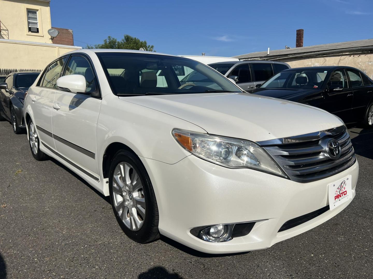 2011 White Toyota Avalon Base (4T1BK3DB2BU) with an 3.5L V6 DOHC 24V engine, 6-Speed Automatic transmission, located at 1018 Brunswick Ave, Trenton, NJ, 08638, (609) 989-0900, 40.240086, -74.748085 - Photo#4