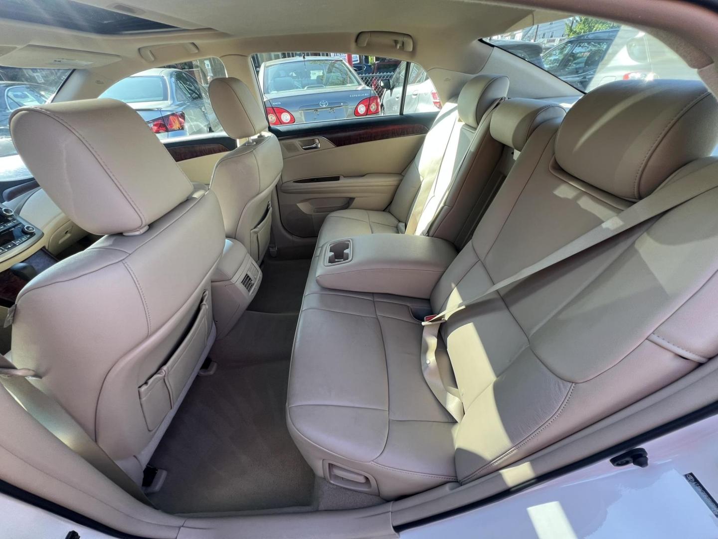 2011 White Toyota Avalon Base (4T1BK3DB2BU) with an 3.5L V6 DOHC 24V engine, 6-Speed Automatic transmission, located at 1018 Brunswick Ave, Trenton, NJ, 08638, (609) 989-0900, 40.240086, -74.748085 - Photo#6