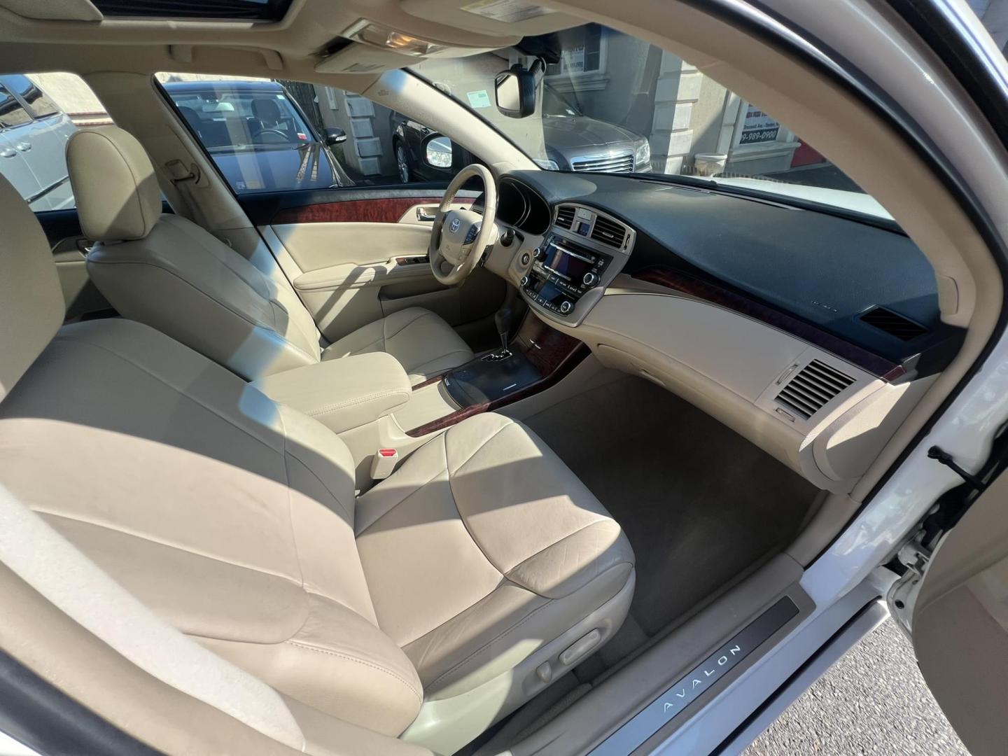 2011 White Toyota Avalon Base (4T1BK3DB2BU) with an 3.5L V6 DOHC 24V engine, 6-Speed Automatic transmission, located at 1018 Brunswick Ave, Trenton, NJ, 08638, (609) 989-0900, 40.240086, -74.748085 - Photo#9
