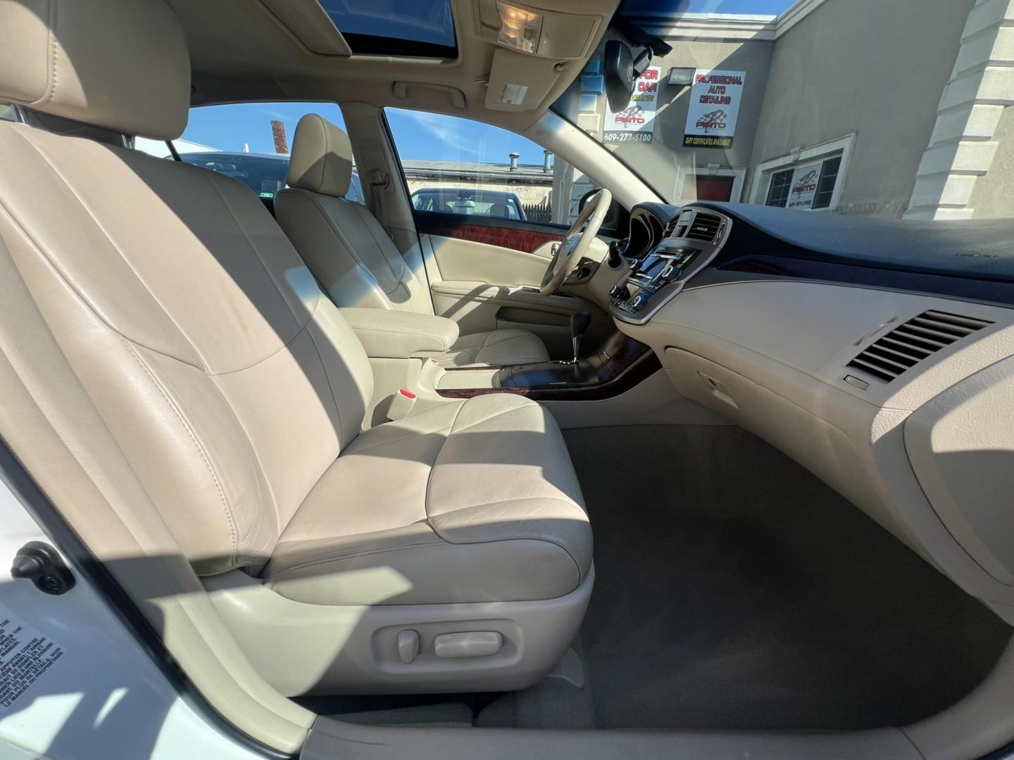 2011 White Toyota Avalon Base (4T1BK3DB2BU) with an 3.5L V6 DOHC 24V engine, 6-Speed Automatic transmission, located at 1018 Brunswick Ave, Trenton, NJ, 08638, (609) 989-0900, 40.240086, -74.748085 - Photo#10