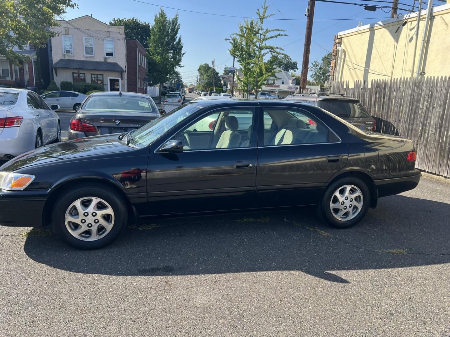 2001 BLACK /beige Toyota Camry CE (4T1BG28K01U) with an 2.2L L4 DOHC 16V engine, located at 1018 Brunswick Ave, Trenton, NJ, 08638, (609) 989-0900, 40.240086, -74.748085 - Photo#3
